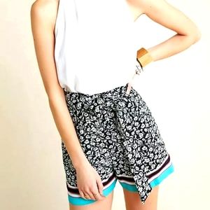 Anthropologie floral black white greenScarf-Printed Shorts by Maeve. size XS